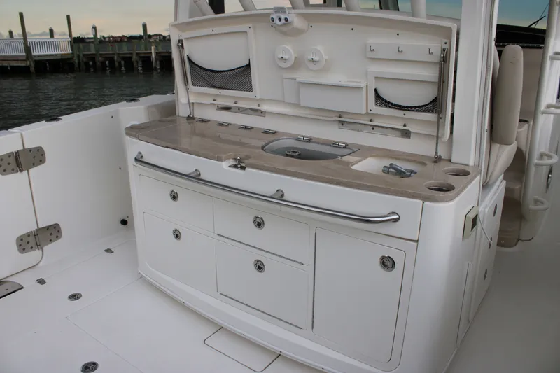 Slide: The Image of Boston Whaler 380 OUTRAGE 2018 - 42