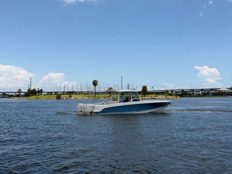 Slide: The Image of Boston Whaler 380 OUTRAGE 2018 - 9