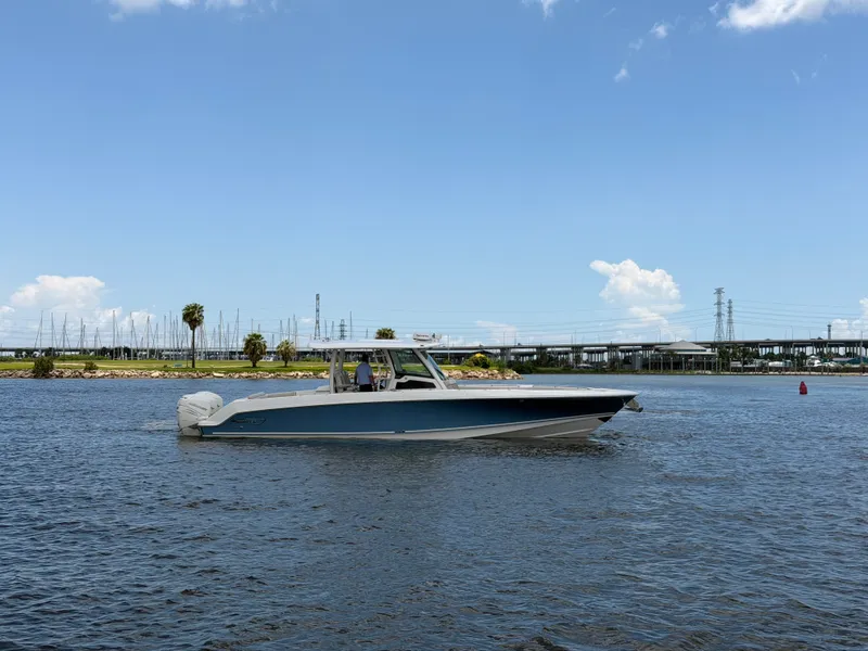 Slide: The Image of Boston Whaler 380 OUTRAGE 2018 - 8