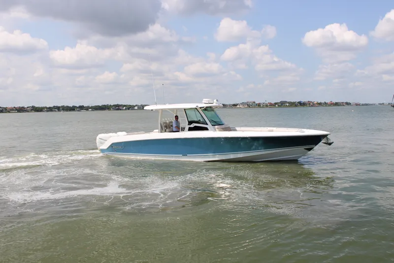 Slide: The Image of Boston Whaler 380 OUTRAGE 2018 - 17