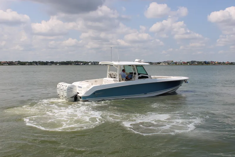 Slide: The Image of Boston Whaler 380 OUTRAGE 2018 - 13