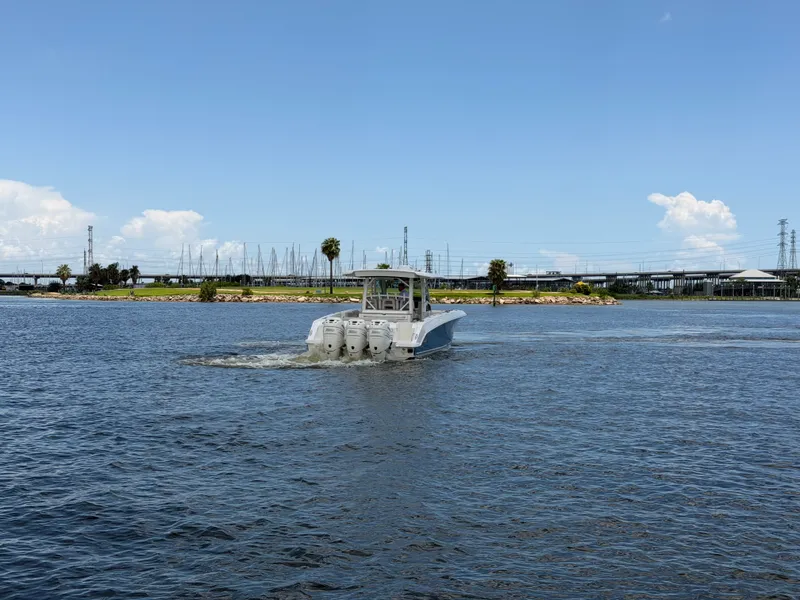 Slide: The Image of Boston Whaler 380 OUTRAGE 2018 - 11
