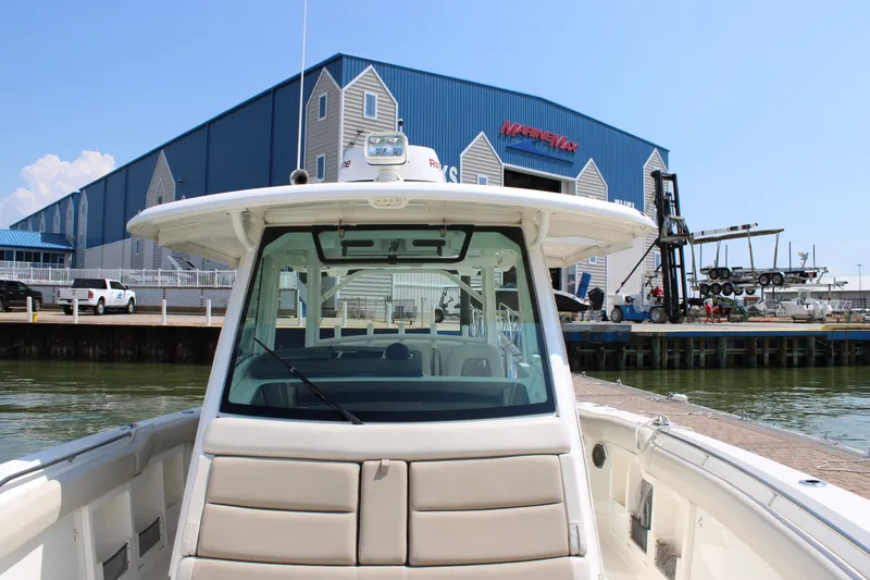 Slide: The Image of Boston Whaler 380 OUTRAGE 2018 - 38