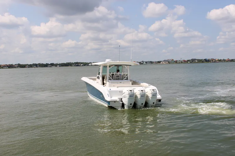 Slide: The Image of Boston Whaler 380 OUTRAGE 2018 - 6
