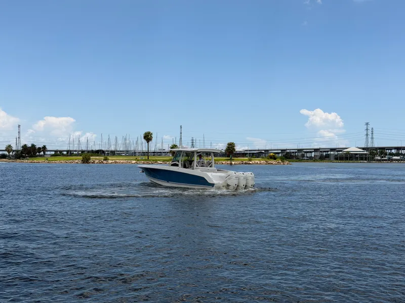 Slide: The Image of Boston Whaler 380 OUTRAGE 2018 - 15