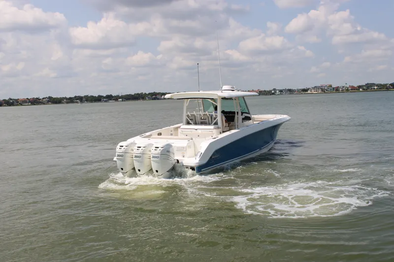Slide: The Image of Boston Whaler 380 OUTRAGE 2018 - 11