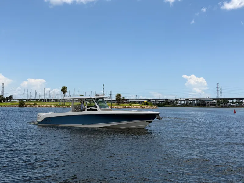 Slide: The Image of Boston Whaler 380 OUTRAGE 2018 - 6