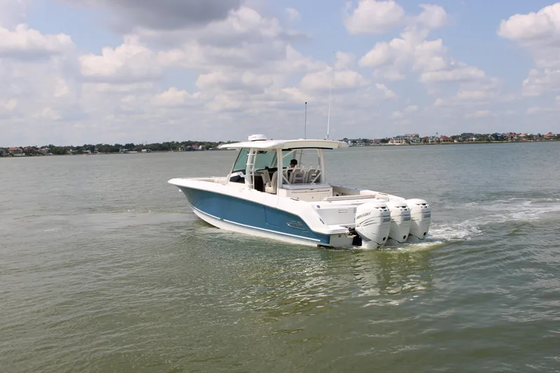 Slide: The Image of Boston Whaler 380 OUTRAGE 2018 - 5