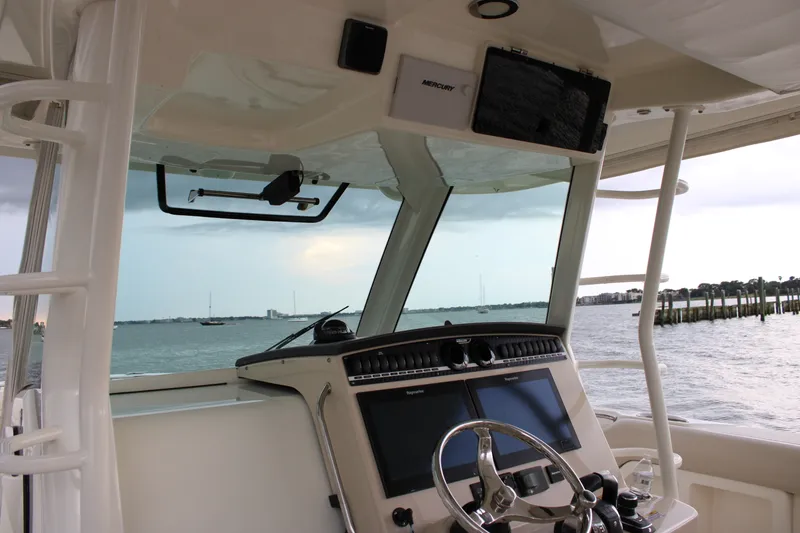 Slide: The Image of Boston Whaler 380 OUTRAGE 2018 - 51