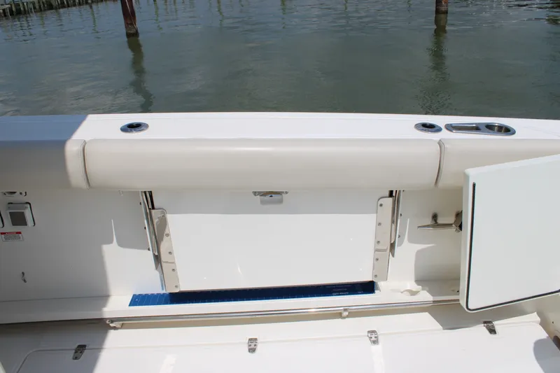 Slide: The Image of Boston Whaler 380 OUTRAGE 2018 - 27