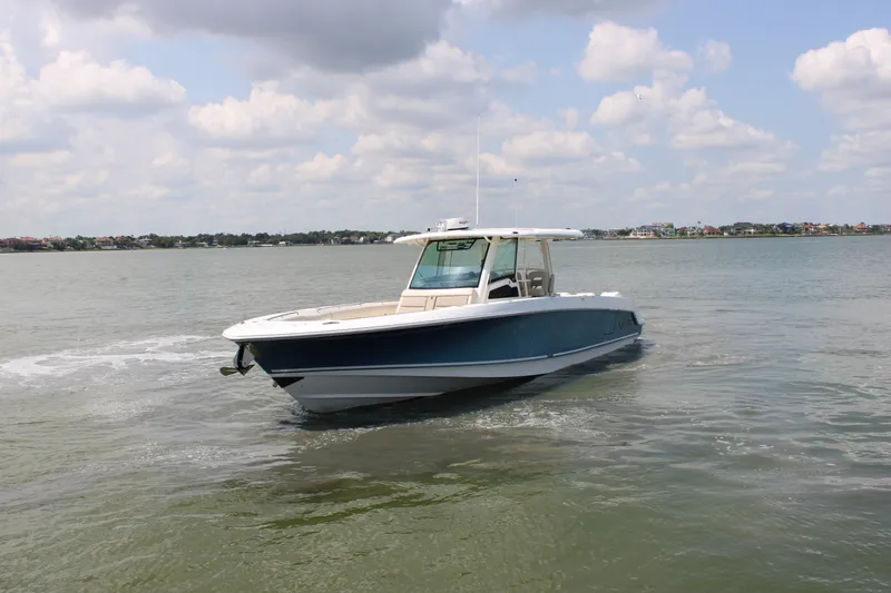Slide: The Image of Boston Whaler 380 OUTRAGE 2018 - 22