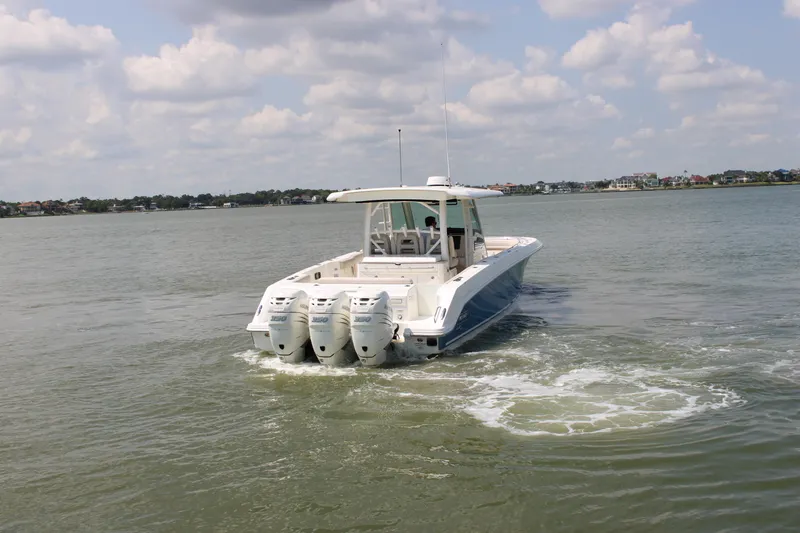 Slide: The Image of Boston Whaler 380 OUTRAGE 2018 - 10