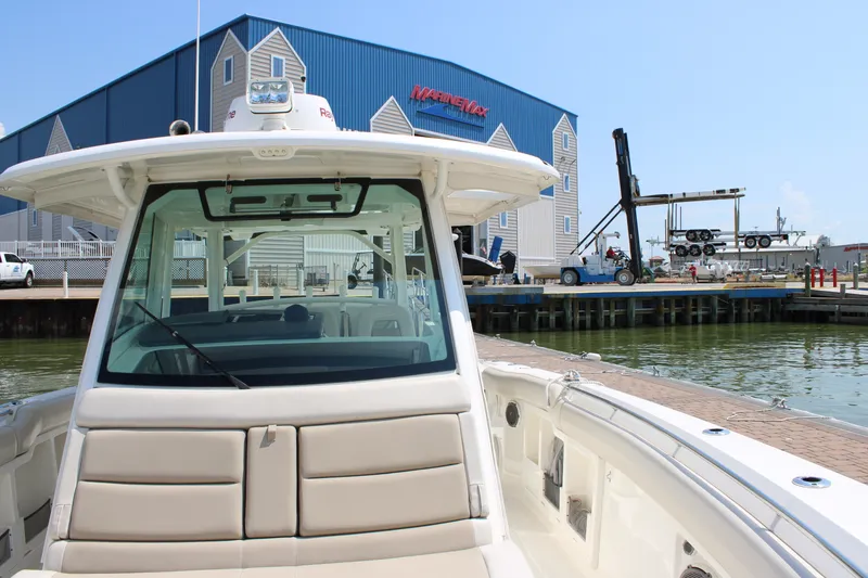 Slide: The Image of Boston Whaler 380 OUTRAGE 2018 - 36