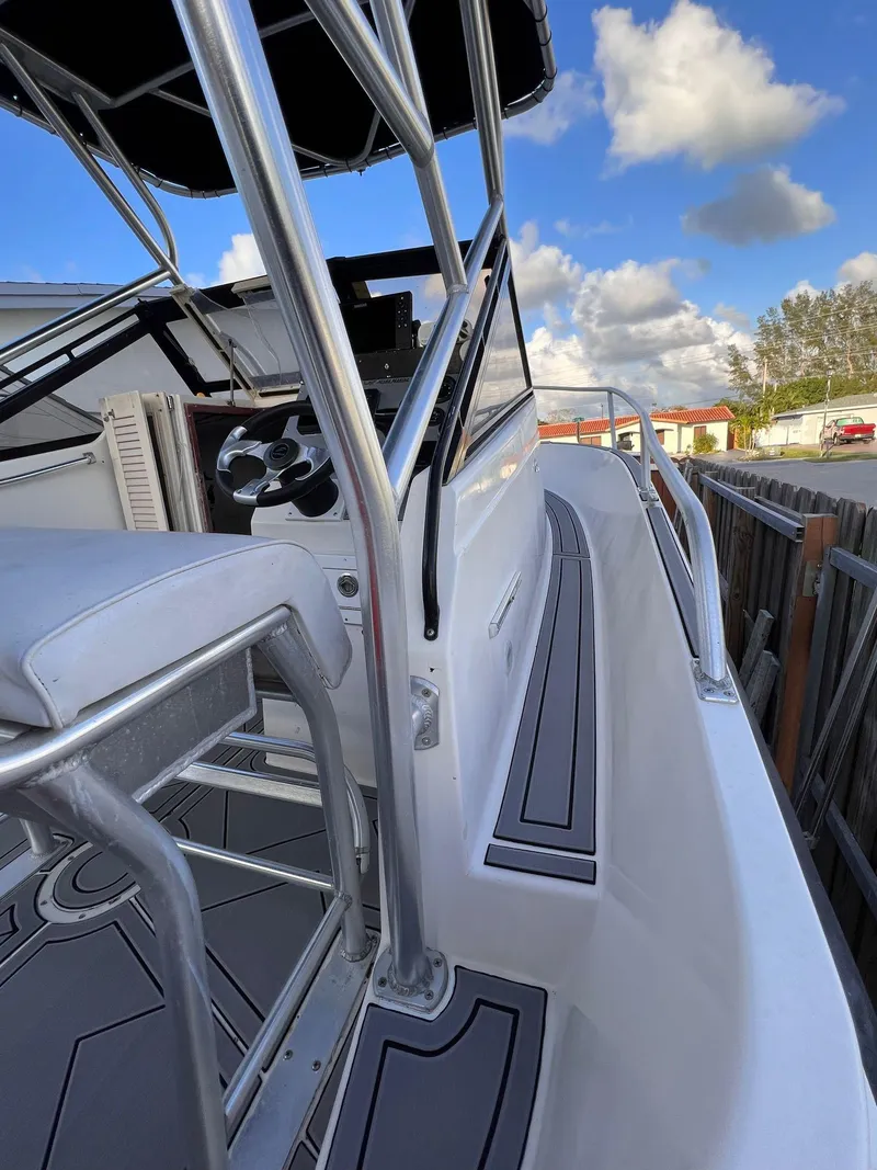 Slide: The Image of 1990 Mako 24' boat with T-top and steering console. - 1