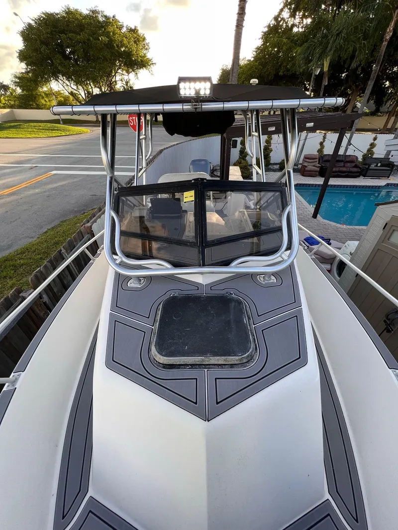 Slide: The Image of 1990 Mako 24' boat with T-top and forward hatch. - 2