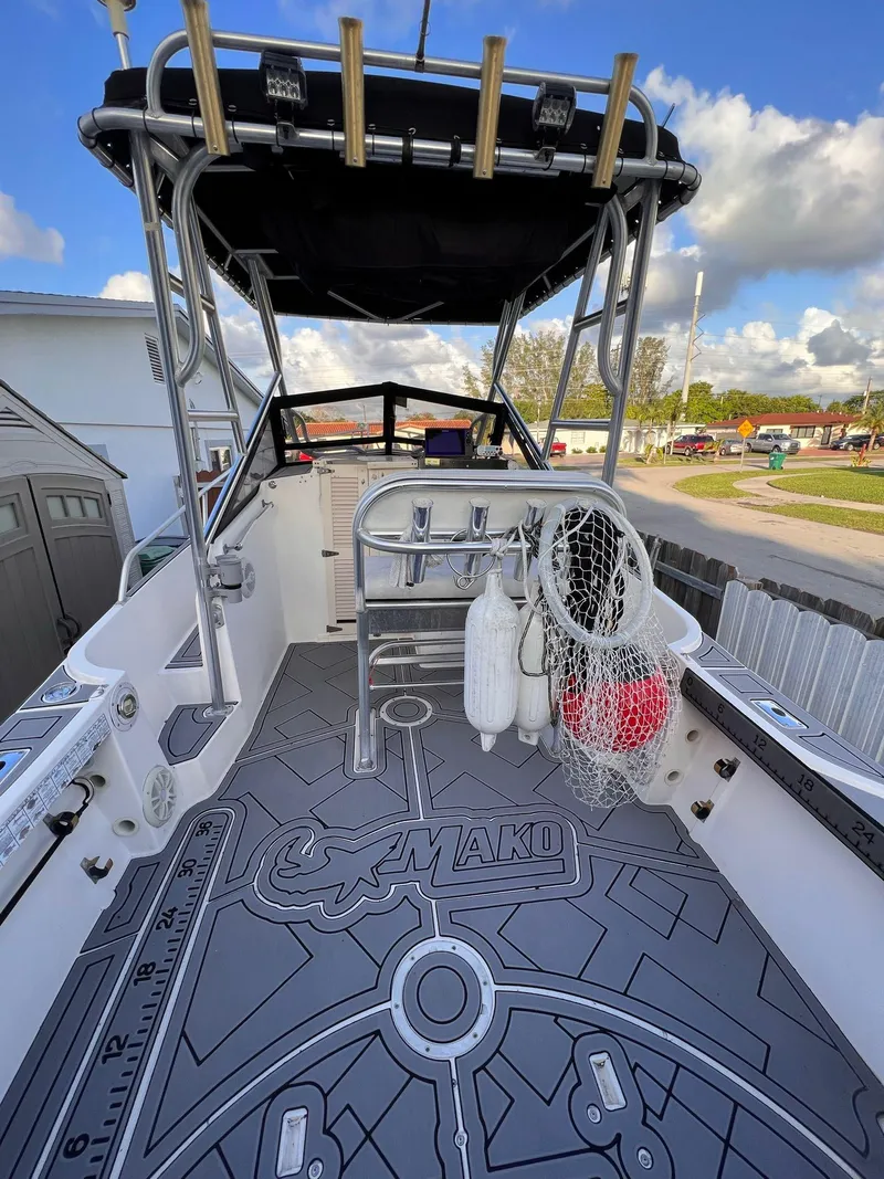Slide: The Image of 1990 Mako 24' boat with fishing gear and spacious deck. - 3