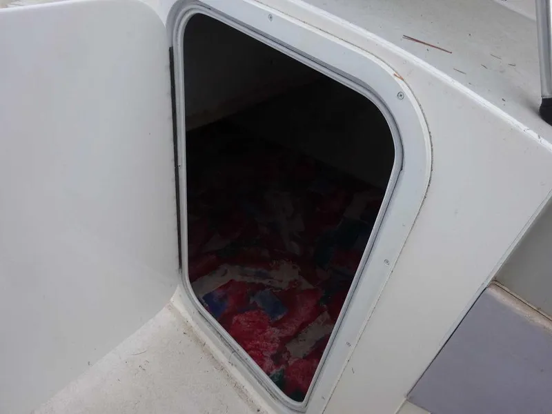 Slide: The Image of Open storage compartment on a 1996 Wellcraft 2400S ECLIPSE boat. - 17