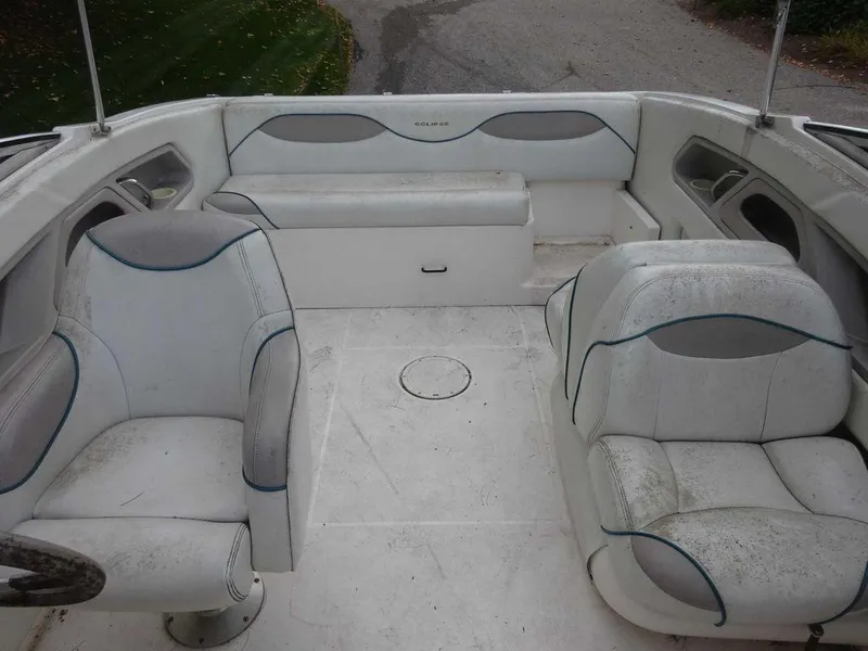 Slide: The Image of 1996 Wellcraft 2400S ECLIPSE boat interior with white and gray seating. - 18
