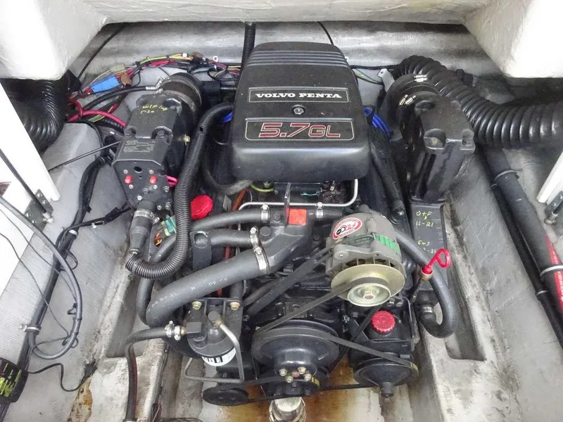 Slide: The Image of 1996 Wellcraft 2400S ECLIPSE boat engine, Volvo Penta 5.7GL. - 19