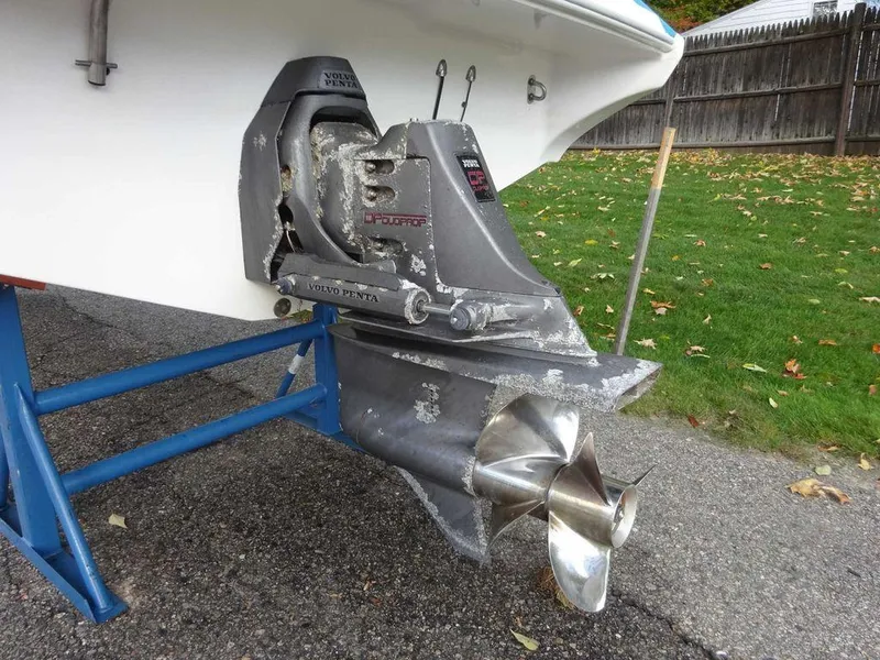 Slide: The Image of 1996 Wellcraft 2400S ECLIPSE boat with Volvo Penta outdrive on a stand. - 21