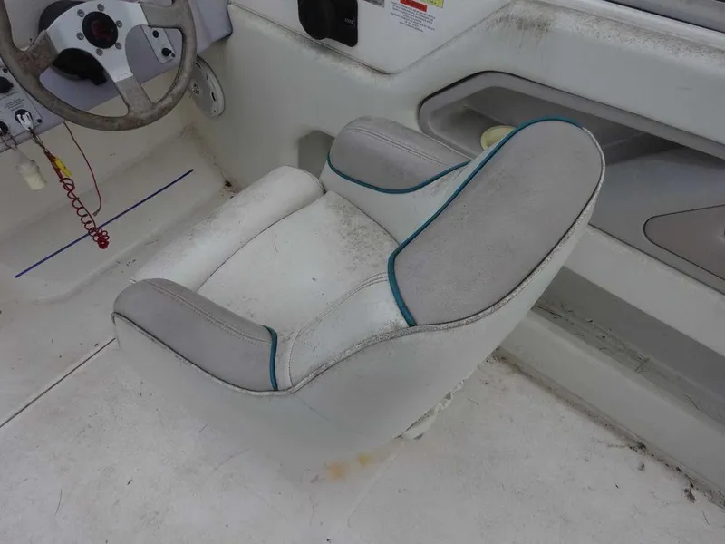 Slide: The Image of 1996 Wellcraft 2400S ECLIPSE boat interior with steering wheel and seat. - 6