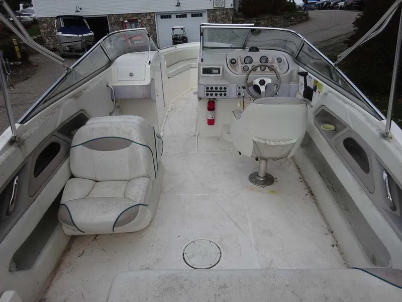 Slide: The Image of 1996 Wellcraft 2400S ECLIPSE boat interior with steering console and seating. - 8