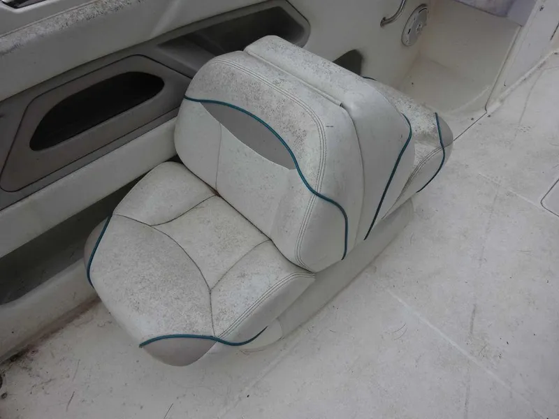 Slide: The Image of 1996 Wellcraft 2400S ECLIPSE boat seat with white and teal upholstery. - 9