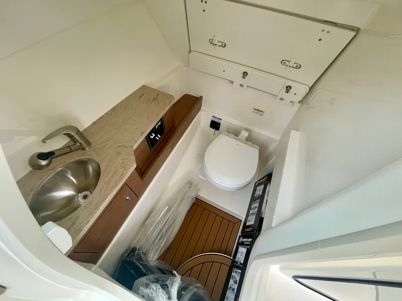 Slide: The Image of Boston Whaler 280 Vantage 2027 - 25