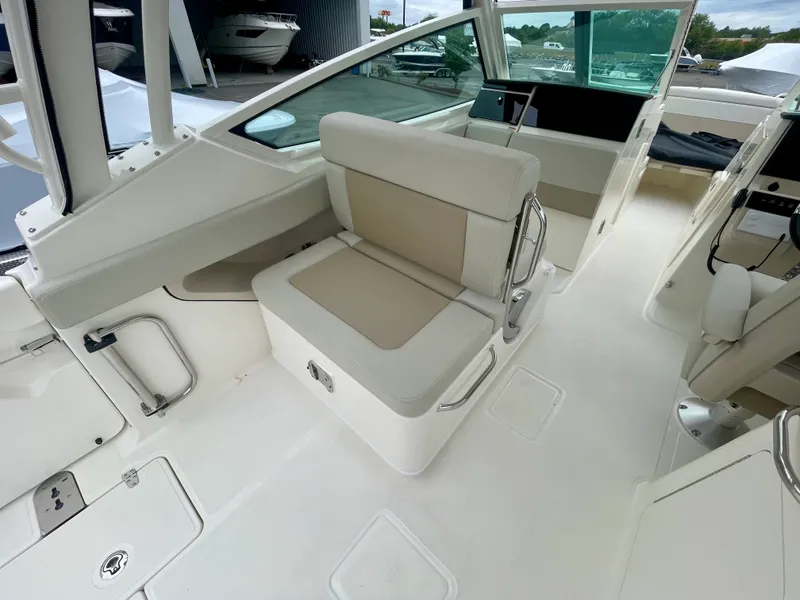 Slide: The Image of Boston Whaler 280 Vantage 2027 - 14