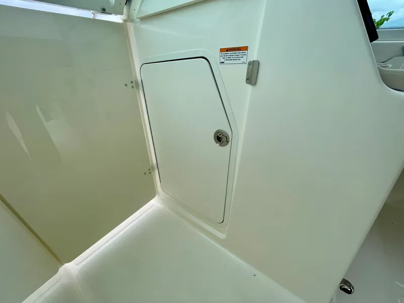 Slide: The Image of Boston Whaler 280 Vantage 2027 - 28
