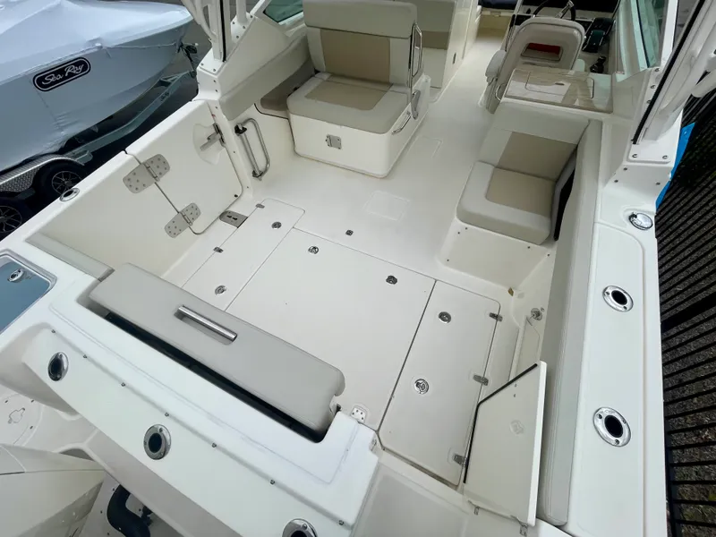 Slide: The Image of Boston Whaler 280 Vantage 2027 - 2