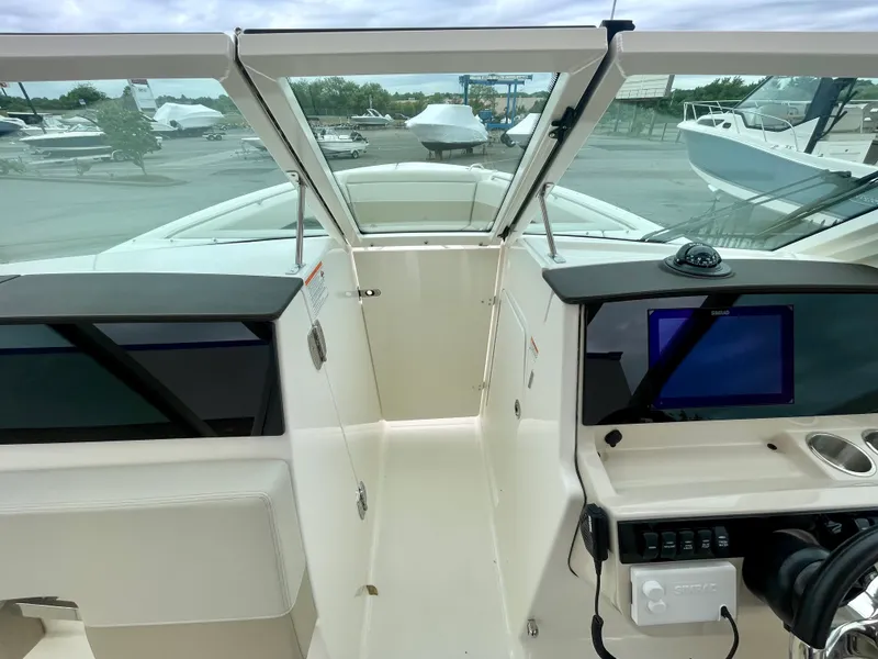 Slide: The Image of Boston Whaler 280 Vantage 2027 - 27