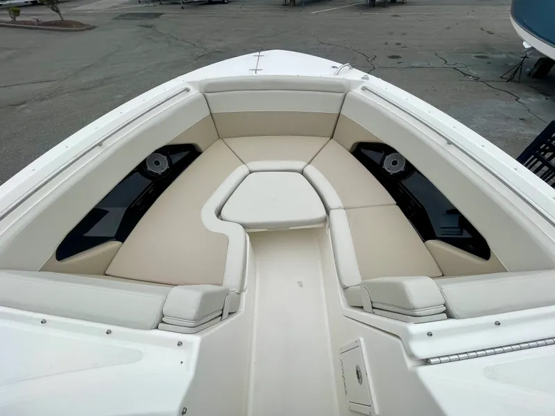 Slide: The Image of Boston Whaler 280 Vantage 2027 - 30