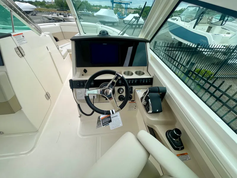 Slide: The Image of Boston Whaler 280 Vantage 2027 - 22