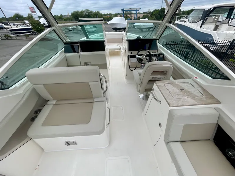 Slide: The Image of Boston Whaler 280 Vantage 2027 - 13