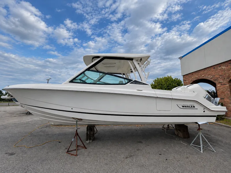 The Image of Boston Whaler 280 Vantage 2027 - 0