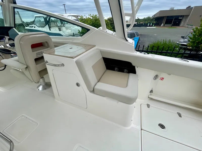 Slide: The Image of Boston Whaler 280 Vantage 2027 - 11