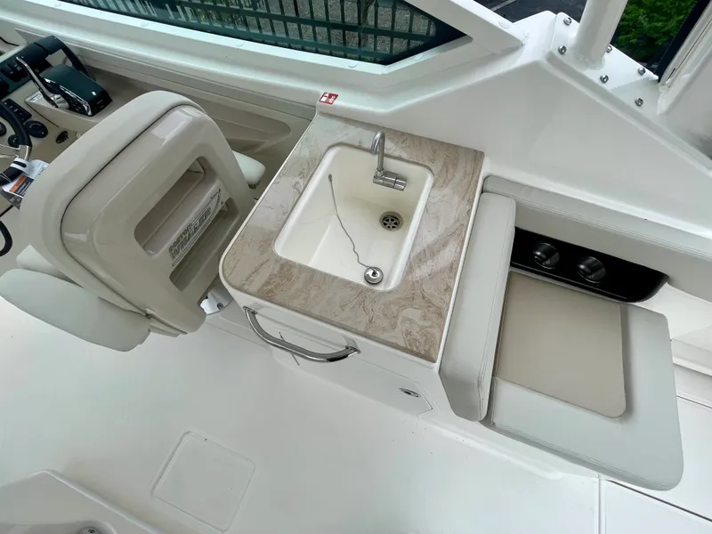Slide: The Image of Boston Whaler 280 Vantage 2027 - 12