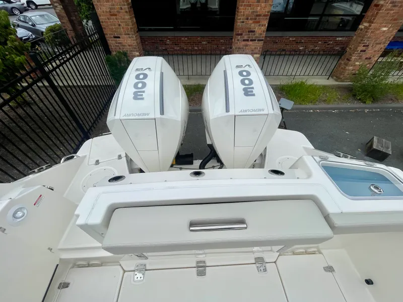 Slide: The Image of Boston Whaler 280 Vantage 2027 - 4