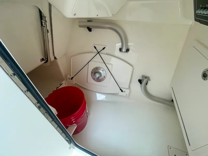 Slide: The Image of Boston Whaler 280 Vantage 2027 - 29