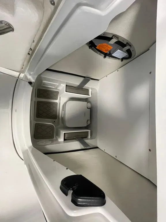 Slide: The Image of Finseeker 230 CC 2024 - 9