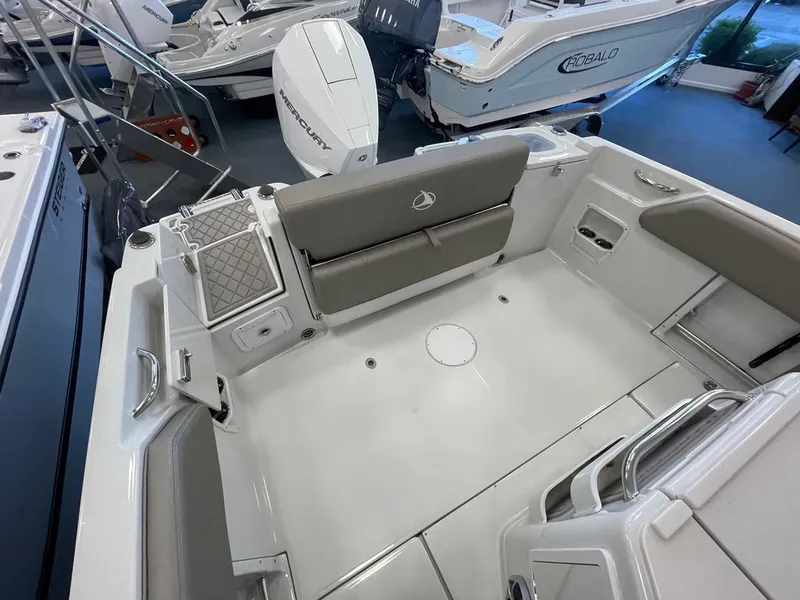 Slide: The Image of Finseeker 230 CC 2024 - 4