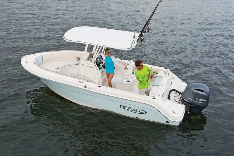 Slide: The Image of Robalo R222 Center Console 2025 - 11