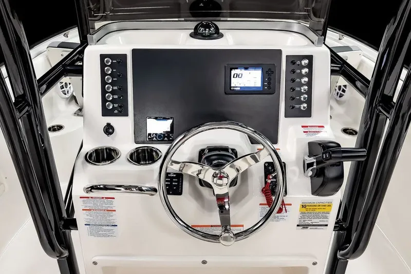 Slide: The Image of Robalo R222 Center Console 2025 - 16