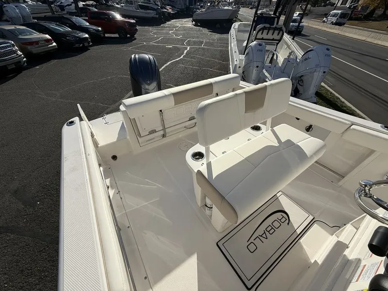 Slide: The Image of Robalo R222 Center Console 2025 - 5