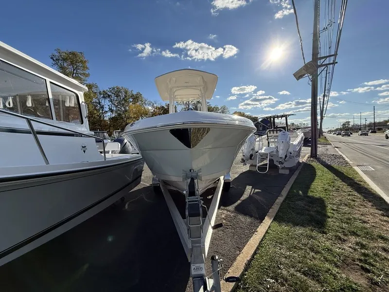 Slide: The Image of Robalo R222 Center Console 2025 - 3
