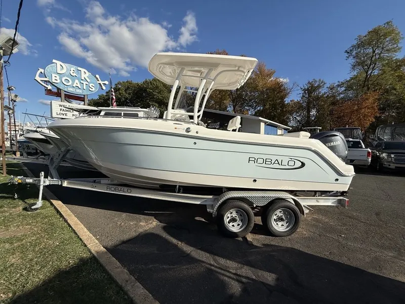 The Image of Robalo R222 Center Console 2025 - 0