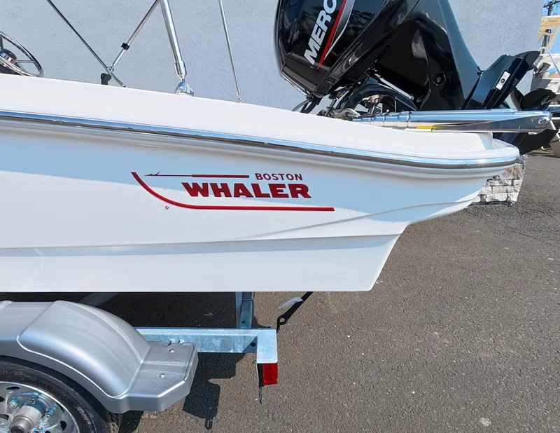 Slide: The Image of Boston Whaler 130 Super Sport 2027 - 4