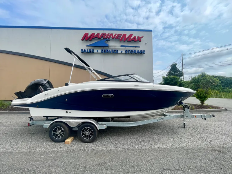 The Image of Sea Ray SPX 210 Outboard 2027 - 0
