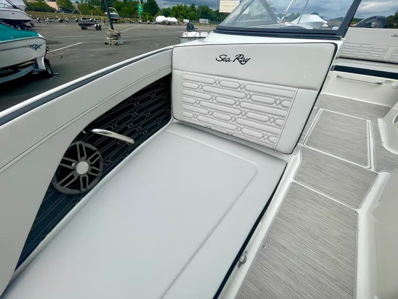 Slide: The Image of Sea Ray SPX 210 Outboard 2027 - 16